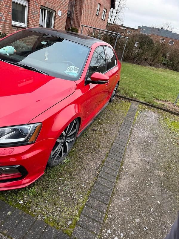 Gebraucht VW Jetta 211 PS (155 kW) 2014 Rot Limousine