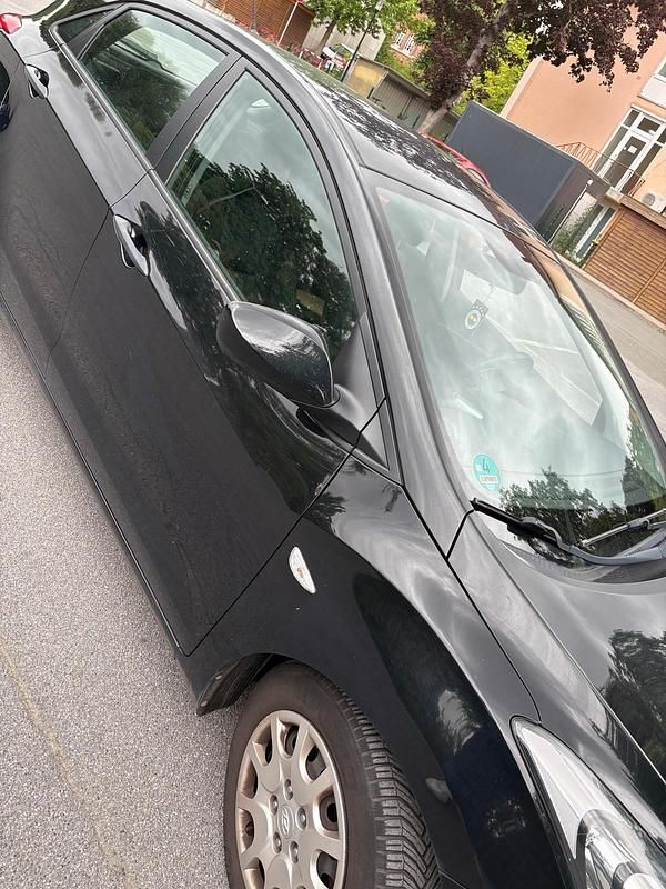 Gebraucht Hyundai i30 99 PS (72 kW) 2013 Schwarz Limousine