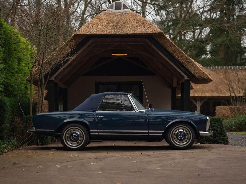 Gebraucht Mercedes 250 150 PS (110 kW) 1968 Blau Cabrio