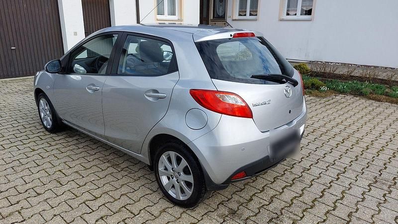 Gebraucht Mazda 2 Active 84 PS (61 kW) 2011 Silber Kleinwagen