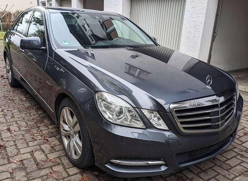 Gebraucht Mercedes E350 Avantgarde 265 PS (194 kW) 2012 Limousine