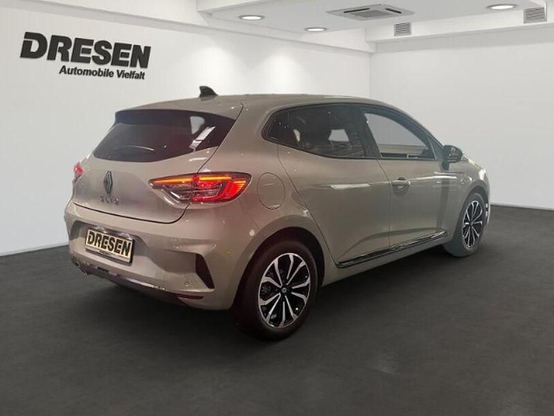 Neu Renault Clio V Techno 91 PS (66 kW) 2025 Grau Limousine