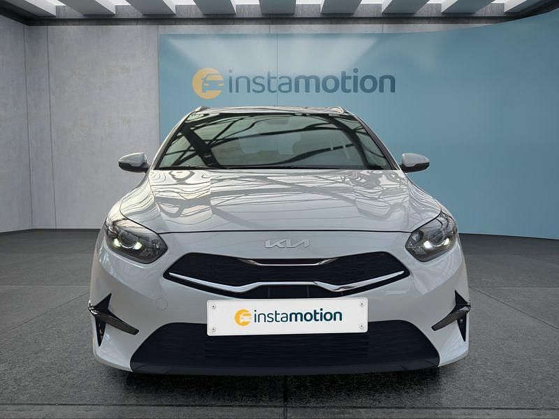 Gebraucht Kia Ceed 120 PS (88 kW) 2023 Weiß Kleinwagen