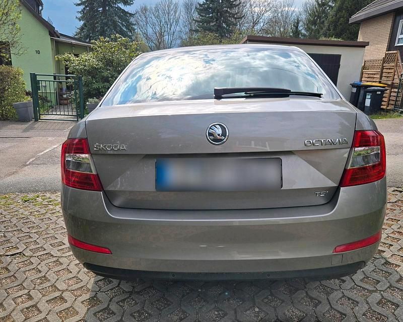 Usado Skoda Octavia 105 HP (77 kW) 2013 Prateado Sedan