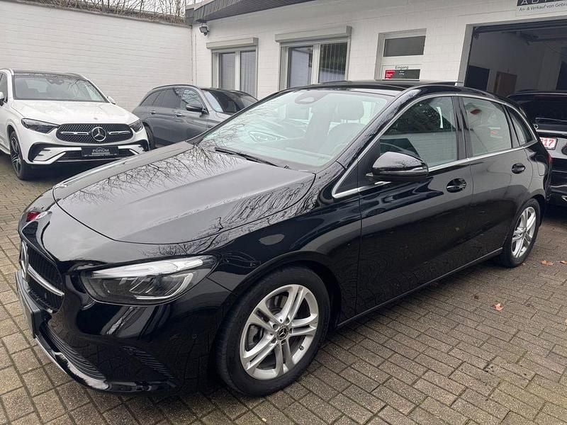 Gebraucht Mercedes B200 Progressive 163 PS (119 kW) 2023 Schwarz Van / Kleinbus