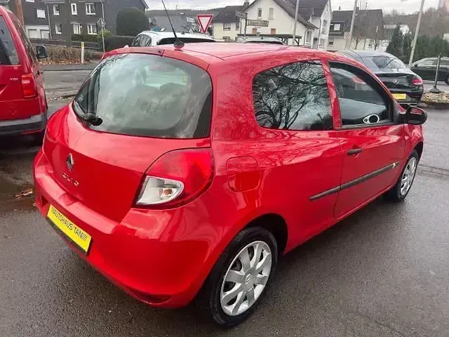 Używany Renault Clio III 75 KM (55 kW) 2012 Czerwony Hatchback