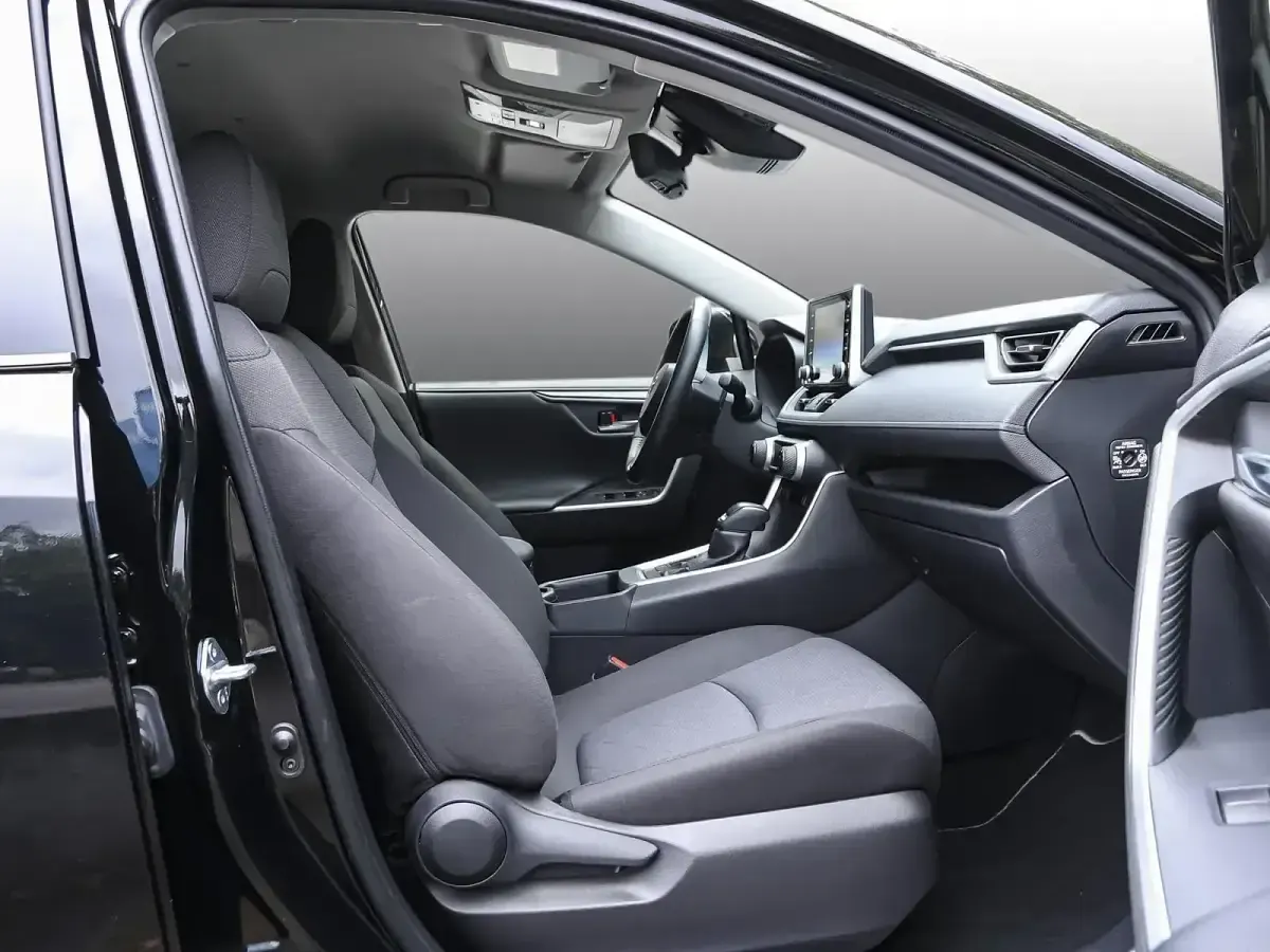 Gebraucht Toyota RAV4 Hybrid Team 218 PS (160 kW) 2022 Attitude black SUV