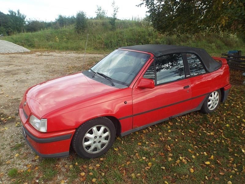 Rot Gebraucht 1993 Opel Kadett Cabrio | 1.750 € - Bild 1/4
