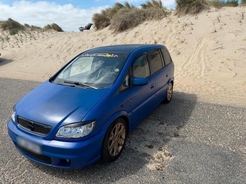 Schwarz Gebraucht 2002 Opel Zafira OPC Van / Kleinbus | 5.000 € - Bild 1/4