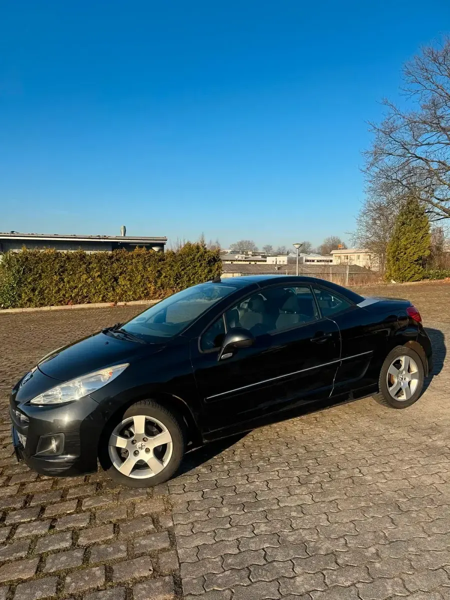 Gebraucht Peugeot 207 CC 120 PS (88 kW) 2011 Schwarz Cabrio