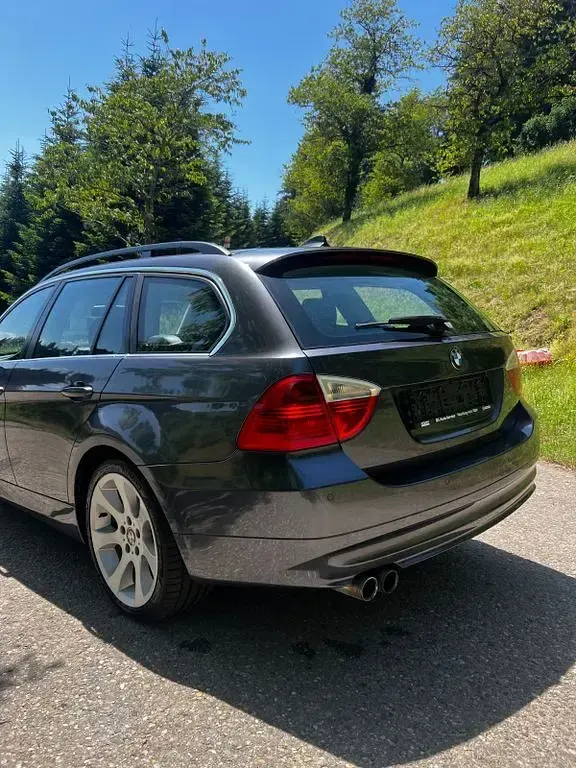 Gebraucht BMW 330 231 PS (169 kW) 2005 Grau Kombi