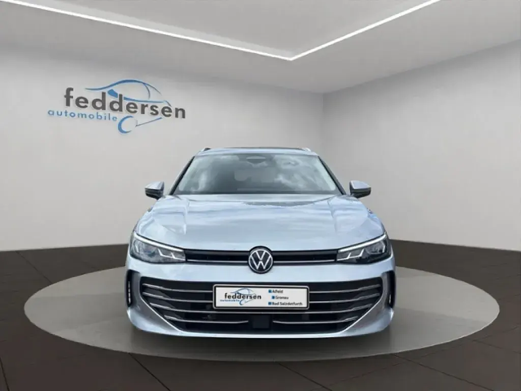 Gebraucht VW Passat Business 150 PS (110 kW) 2025 Oyster silver metallic (metallic) Kombi