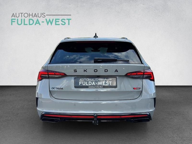 Neu Skoda Octavia RS 265 PS (194 kW) 2025 Steelgrey Kombi