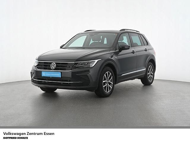 Grau Gebraucht 2022 VW Tiguan Life SUV | 28.460 € (Fairer Preis) - Bild 1/4