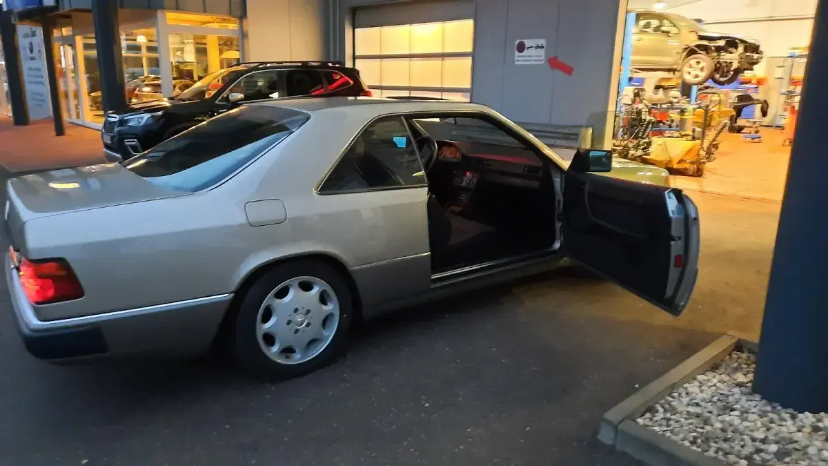 Gebraucht Mercedes 230 132 PS (97 kW) 1987 Gold Coupé