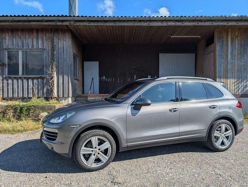 Grau Gebraucht 2013 Porsche Cayenne SUV | 18.950 € (Superpreis) - Bild 1/4