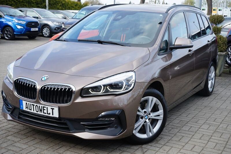 Braun Gebraucht 2018 BMW 216 Gran Tourer Sport Line Van / Kleinbus | 14.500 € (Guter Preis) - Bild 1/4
