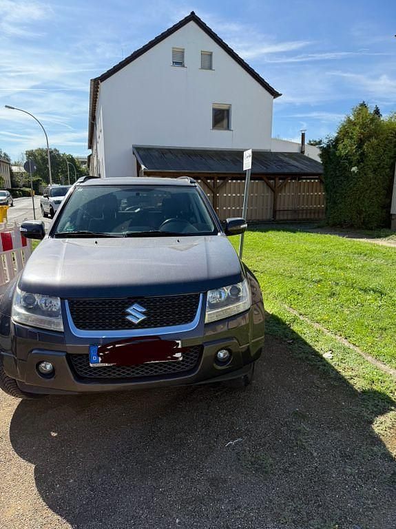 Grau Gebraucht 2009 Suzuki Grand Vitara SUV | 9.250 € (Fairer Preis) - Bild 1/4