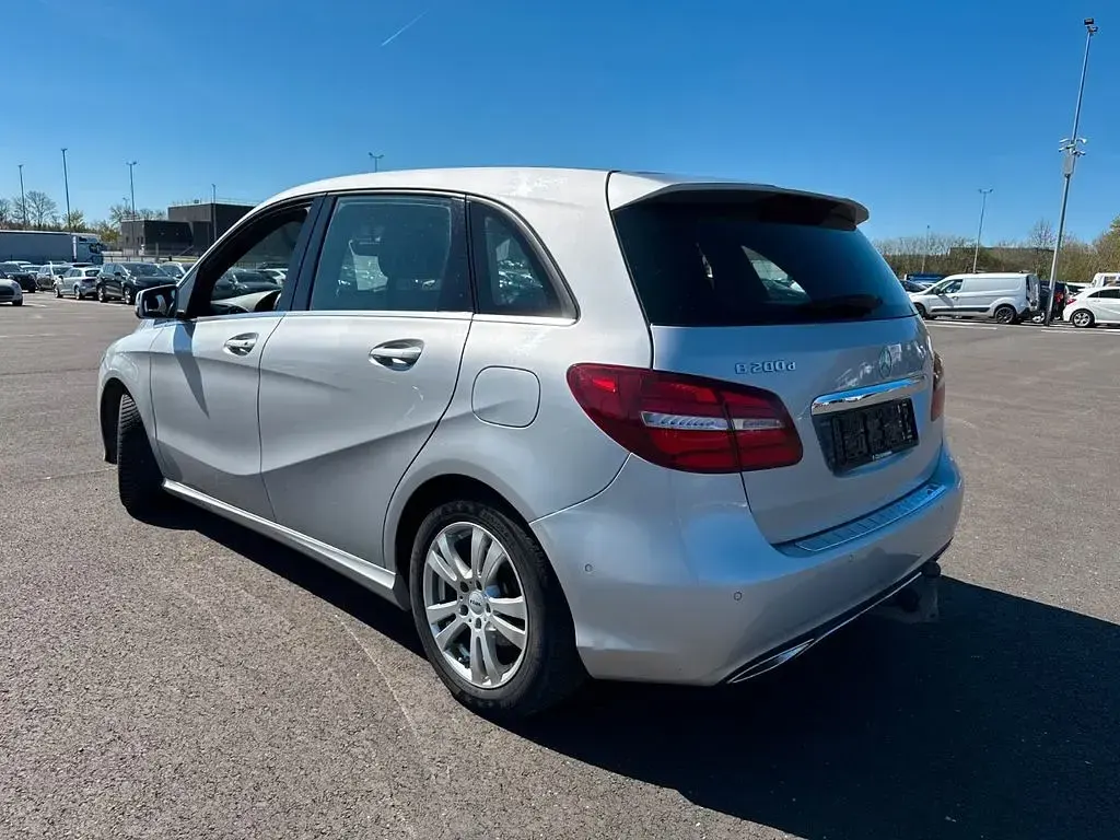 Gebraucht Mercedes B200 Urban 136 PS (100 kW) 2016 Silber Kleinwagen