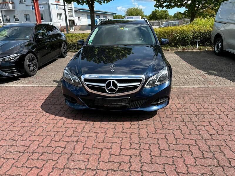 Blau Gebraucht 2013 Mercedes E220 Kombi | 8.500 € (Fairer Preis) - Bild 1/4
