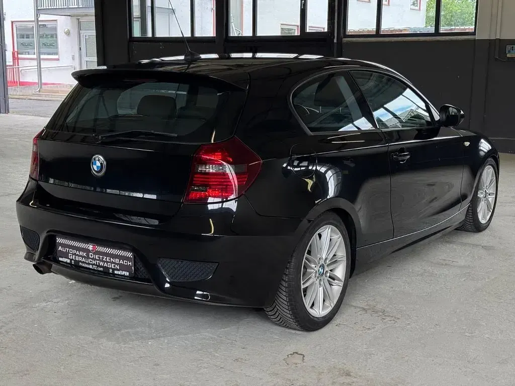 Gebraucht BMW 116 Sport Line 122 PS (89 kW) 2011 Schwarz Kleinwagen