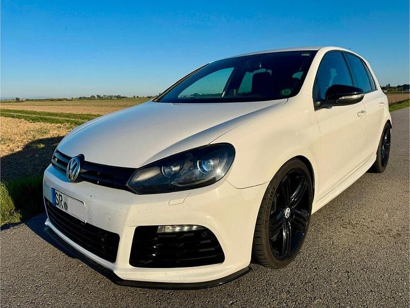 Weiß Gebraucht 2011 VW Golf VI R Limousine | 16.800 € - Bild 1/4