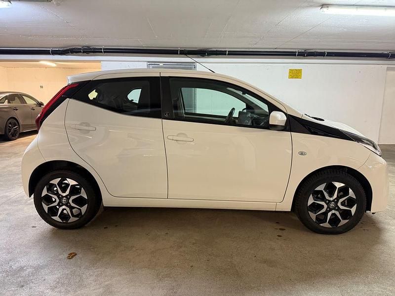 Gebraucht Toyota Aygo X X-play 72 PS (52 kW) 2021 Weiß SUV
