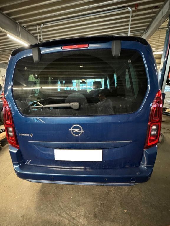 Blau Gebraucht 2023 Opel Combo-e Life Ultimate Van / Kleinbus | 28.000 € (Etwas zu teuer) - Bild 1/4