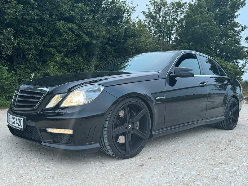 Schwarz Gebraucht 2012 Mercedes E63 AMG AMG Limousine | 22.990 € (Teuer) - Bild 1/4