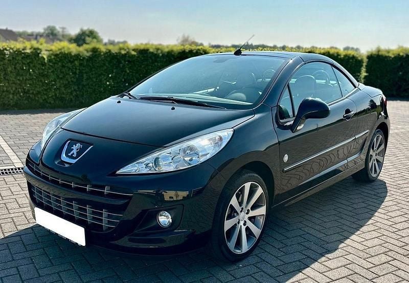 Schwarz Gebraucht 2012 Peugeot 207 CC Roland Garros Cabrio | 6.490 € (Etwas zu teuer) - Bild 1/4