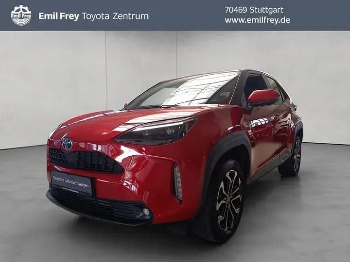 Rot Gebraucht 2023 Toyota Yaris Hybrid Team | 24.750 € (Fairer Preis) - Bild 1/4