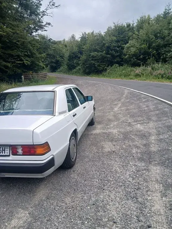 Gebraucht Mercedes 190 118 PS (86 kW) 1990 Weiß Limousine