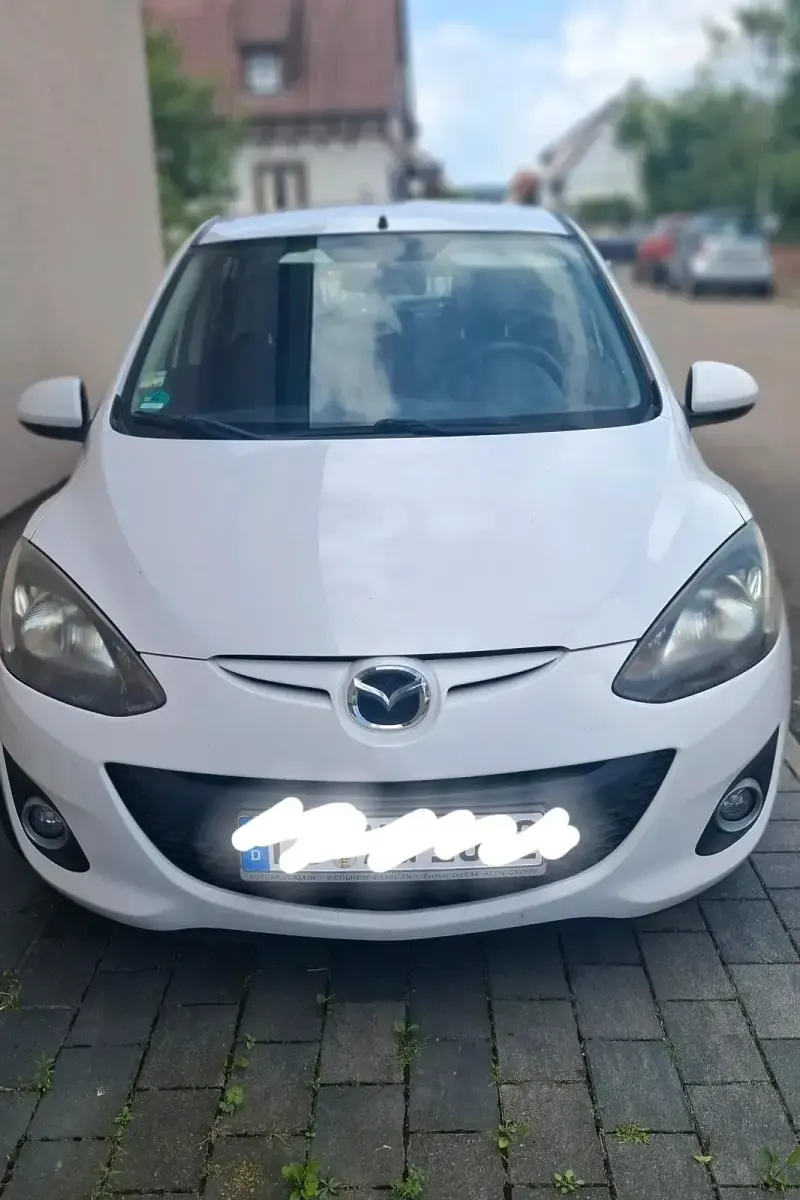 Gebraucht Mazda 2 Active 84 PS (61 kW) 2011 Weiß Kleinwagen