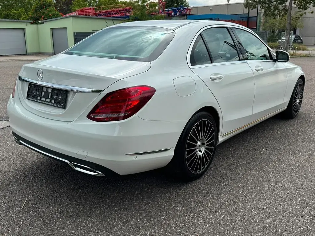 Gebraucht Mercedes C180 156 PS (114 kW) 2015 Weiß Limousine