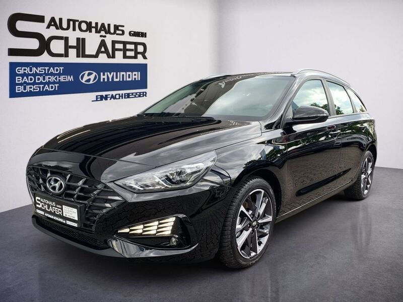 Abyss black / mic Gebraucht 2024 Hyundai i30 Trend Kombi | 23.980 € (Fairer Preis) - Bild 1/4
