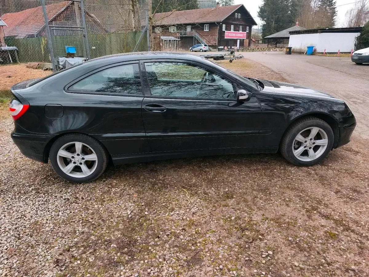 Gebraucht Mercedes C180 140 PS (102 kW) 2005 Schwarz Coupé