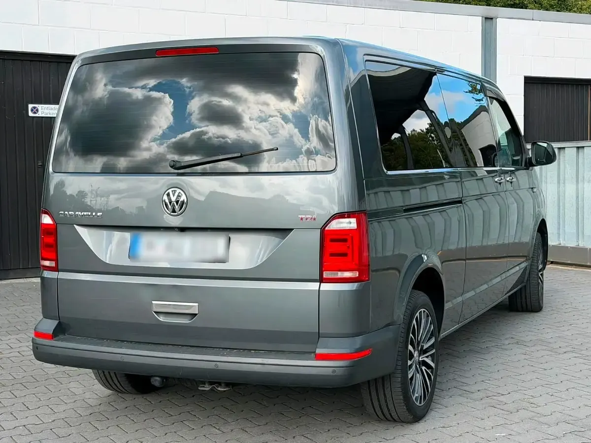 Gebraucht VW Caravelle Comfortline 204 PS (150 kW) 2018 Grün Van