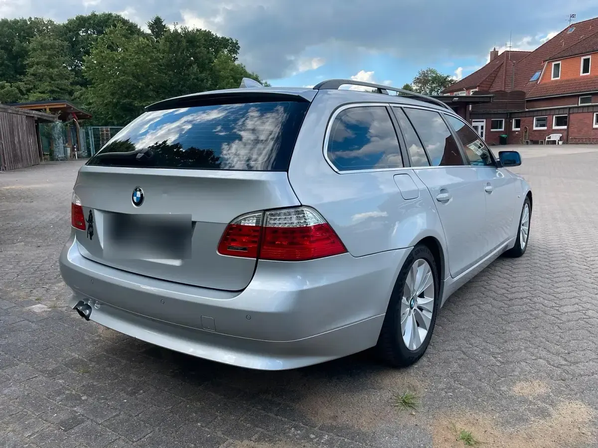 Gebraucht BMW 523 190 PS (139 kW) 2007 Grau Kombi
