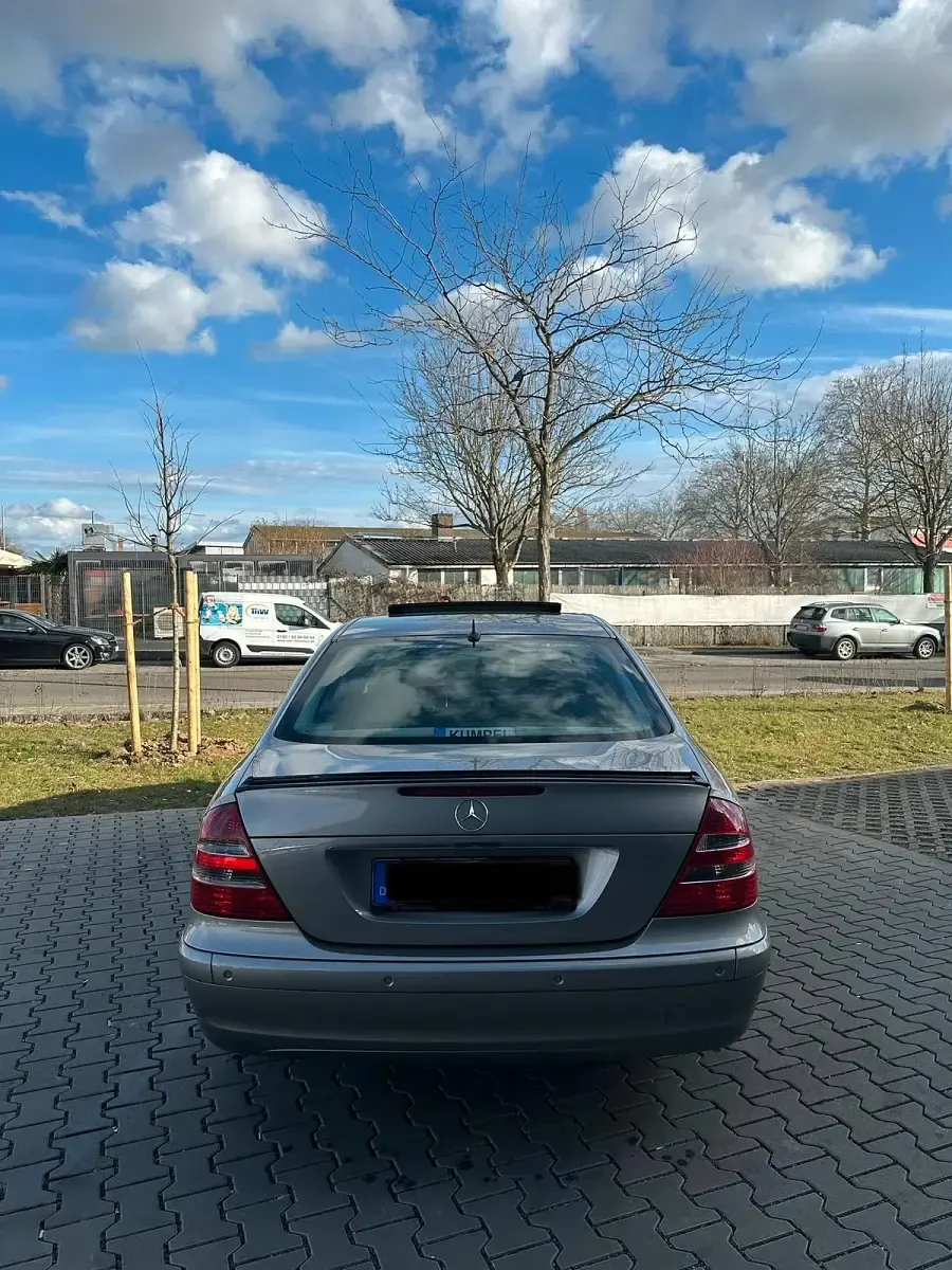 Gebraucht Mercedes E200 163 PS (119 kW) 2004 Silber Limousine