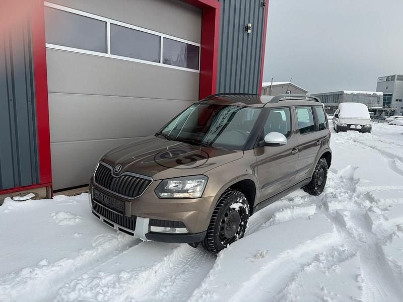 Braun Gebraucht 2015 Skoda Yeti SUV | 5.999 € (Teuer) - Bild 1/4