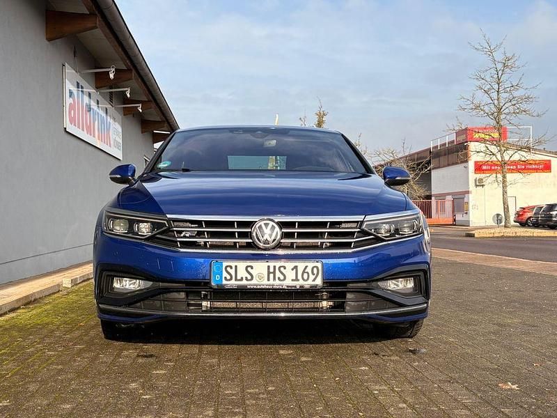Blau Gebraucht 2020 VW Passat Business Limousine | 25.600 € (Fairer Preis) - Bild 1/4