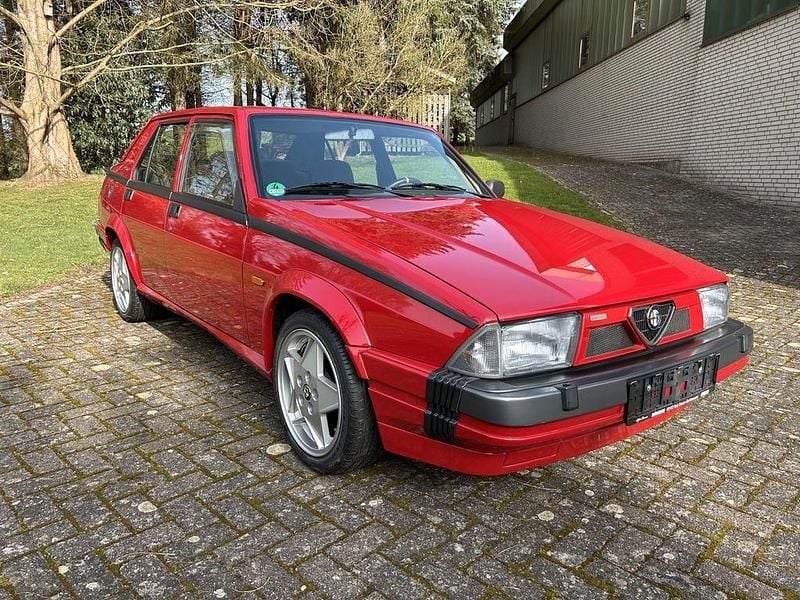 Gebraucht Alfa Romeo 75 185 PS (136 kW) 1989 Rot Limousine