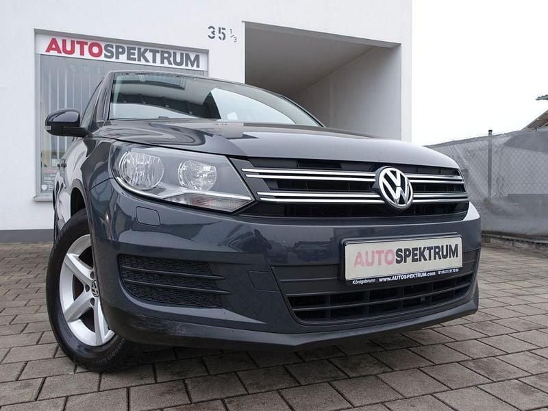 Grau Gebraucht 2016 VW Tiguan Trendline SUV | 11.490 € (Fairer Preis) - Bild 1/4