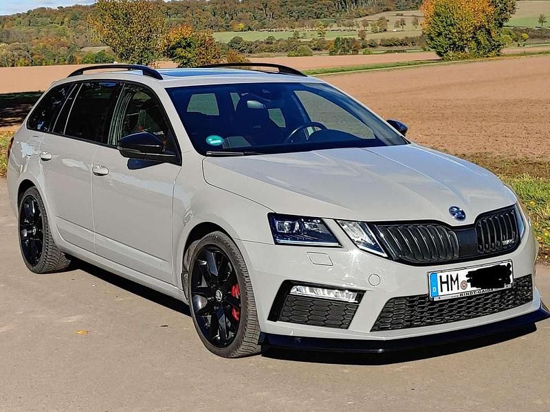 Grau Gebraucht 2018 Skoda Octavia RS Kombi | 19.900 € (Fairer Preis) - Bild 1/4