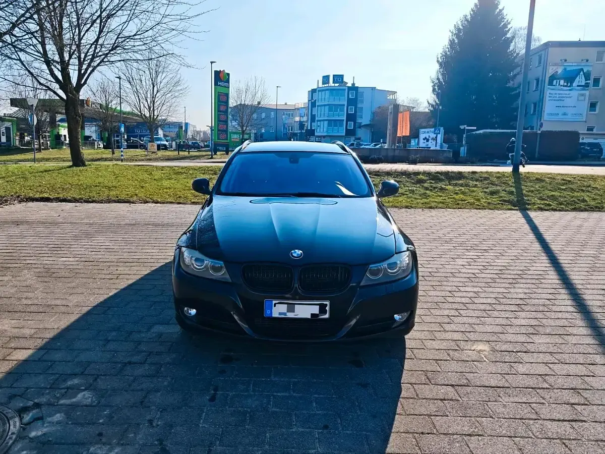 Gebraucht BMW 325 204 PS (150 kW) 2011 Schwarz Kombi