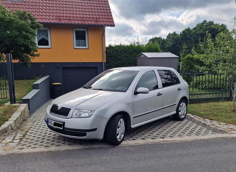 Silber Gebraucht 2003 Skoda Fabia Kleinwagen | 2.800 € - Bild 1/4