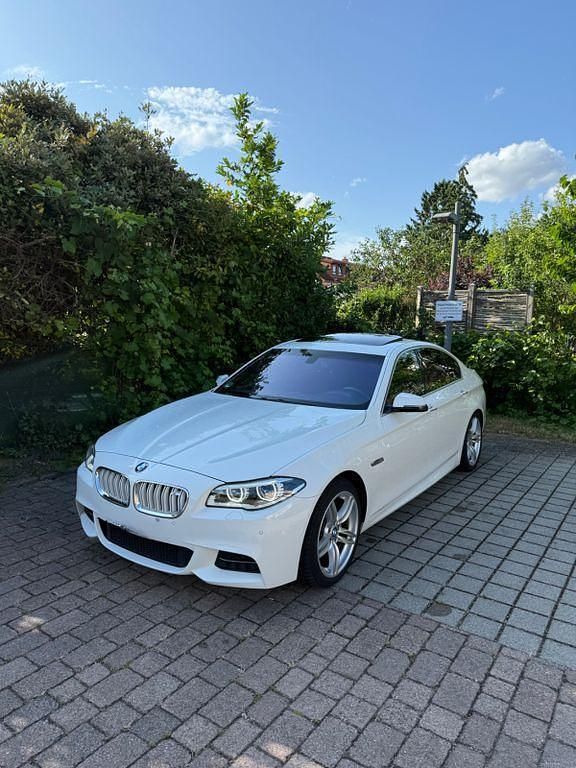 Weiß Gebraucht 2014 BMW 518 Luxury Line Limousine | 18.499 € - Bild 1/4