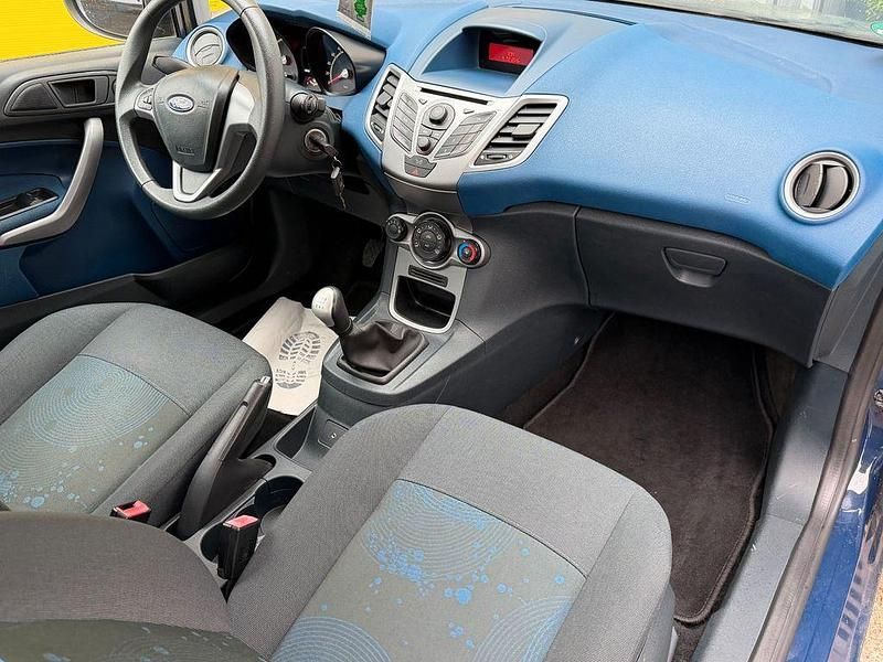 Gebraucht Ford Fiesta Trend 60 PS (44 kW) 2009 Blau Kleinwagen