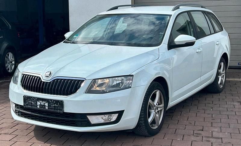 Weiß Gebraucht 2015 Skoda Octavia Joy Kombi | 8.290 € (Etwas zu teuer) - Bild 1/4