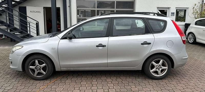 Continental silver Gebraucht 2010 Hyundai i30 Edition Kombi | 2.800 € (Guter Preis) - Bild 1/4